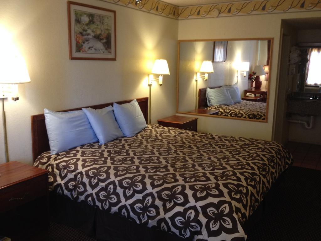 Crown Inn Grand Prairie Δωμάτιο φωτογραφία