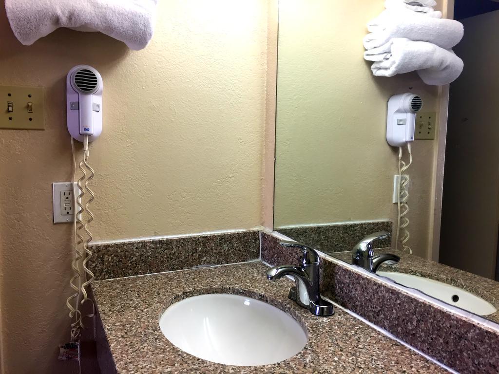 Crown Inn Grand Prairie Εξωτερικό φωτογραφία