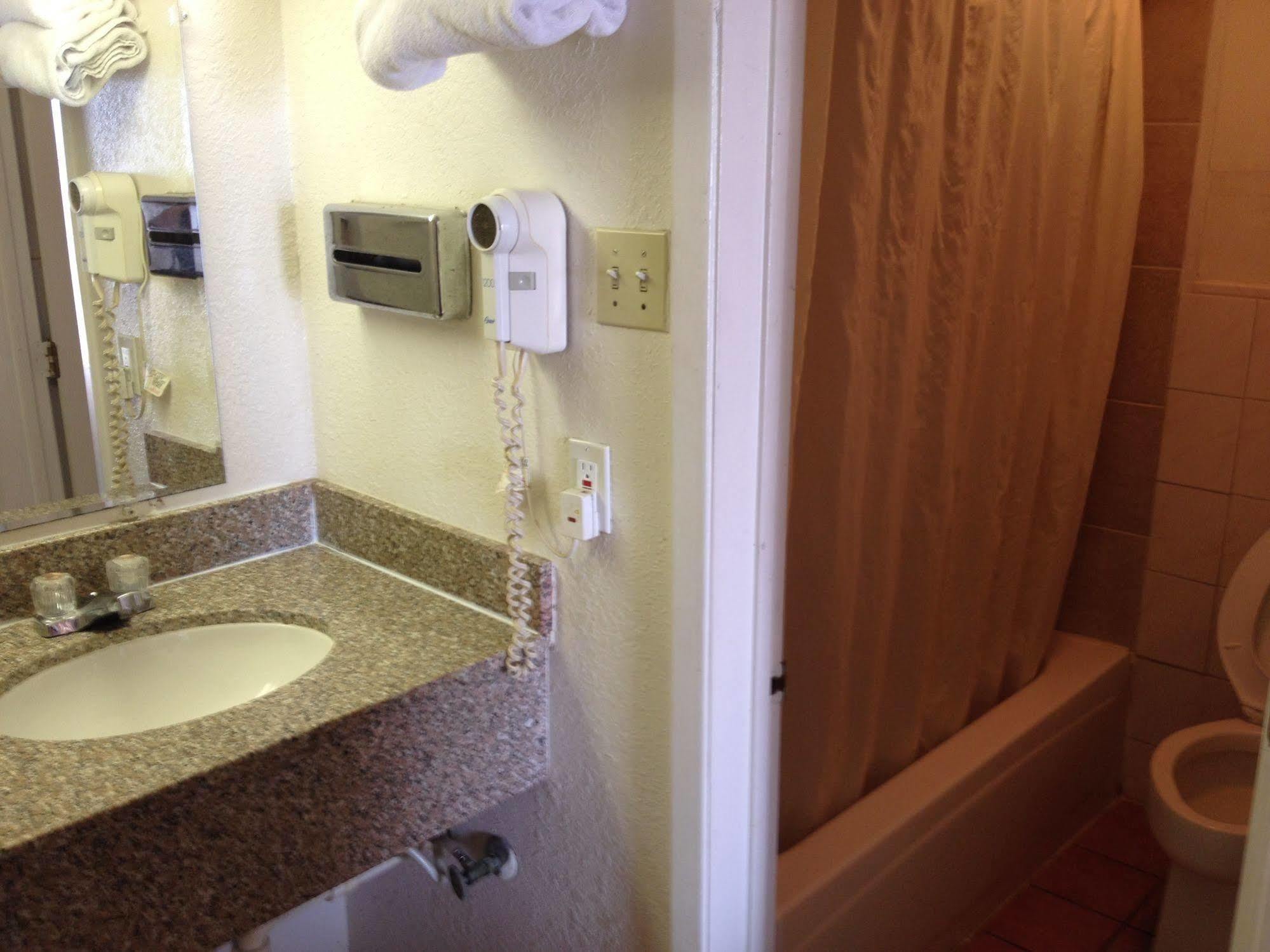 Crown Inn Grand Prairie Εξωτερικό φωτογραφία